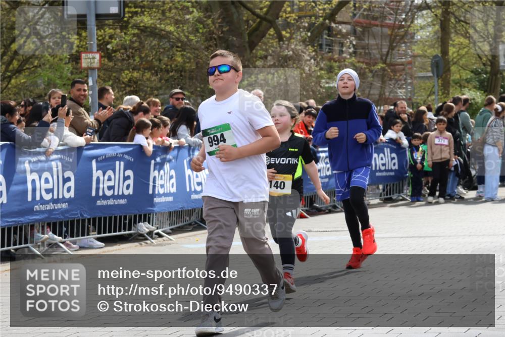 12.04.2026 - 45. Internationalen Wilhelmsburger Insellauf Strokosch-Dieckow http://msf.ph/oto/9490337 12.04.2026 14:22:56 Ziel 569, 766, 1625, 784, 1000, 781, 308, 140, 758 meine-sportfotos.de