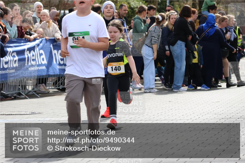 12.04.2026 - 45. Internationalen Wilhelmsburger Insellauf Strokosch-Dieckow http://msf.ph/oto/9490344 12.04.2026 14:22:55 Ziel 765, 569, 766, 1625, 784, 1000, 781, 308, 140, 758 meine-sportfotos.de