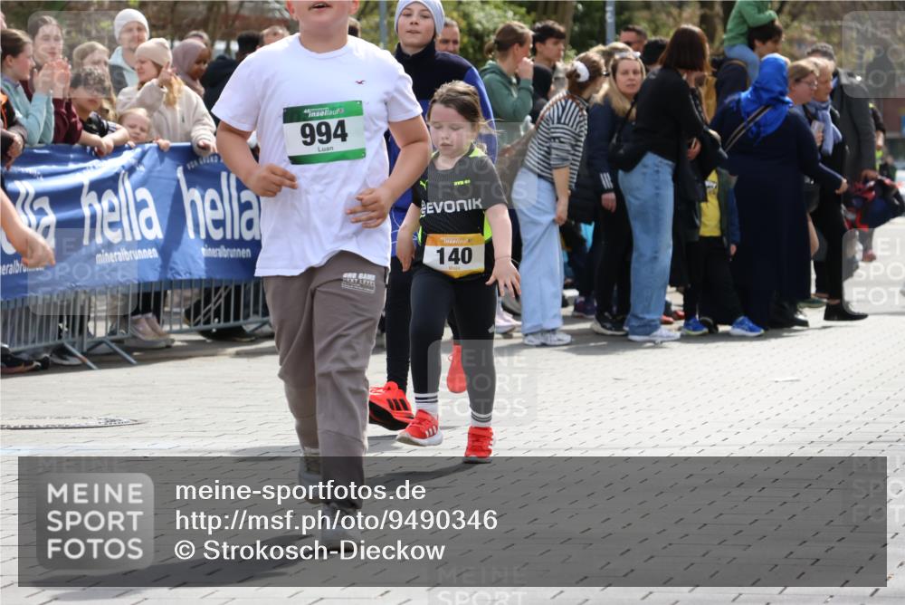 12.04.2026 - 45. Internationalen Wilhelmsburger Insellauf Strokosch-Dieckow http://msf.ph/oto/9490346 12.04.2026 14:22:55 Ziel 765, 569, 766, 1625, 784, 1000, 781, 308, 140, 758 meine-sportfotos.de