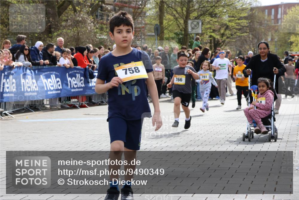 12.04.2026 - 45. Internationalen Wilhelmsburger Insellauf Strokosch-Dieckow http://msf.ph/oto/9490349 12.04.2026 14:22:51 Ziel 68, 757, 755, 765, 569, 766, 1625, 784, 1000, 781, 308, 140 meine-sportfotos.de