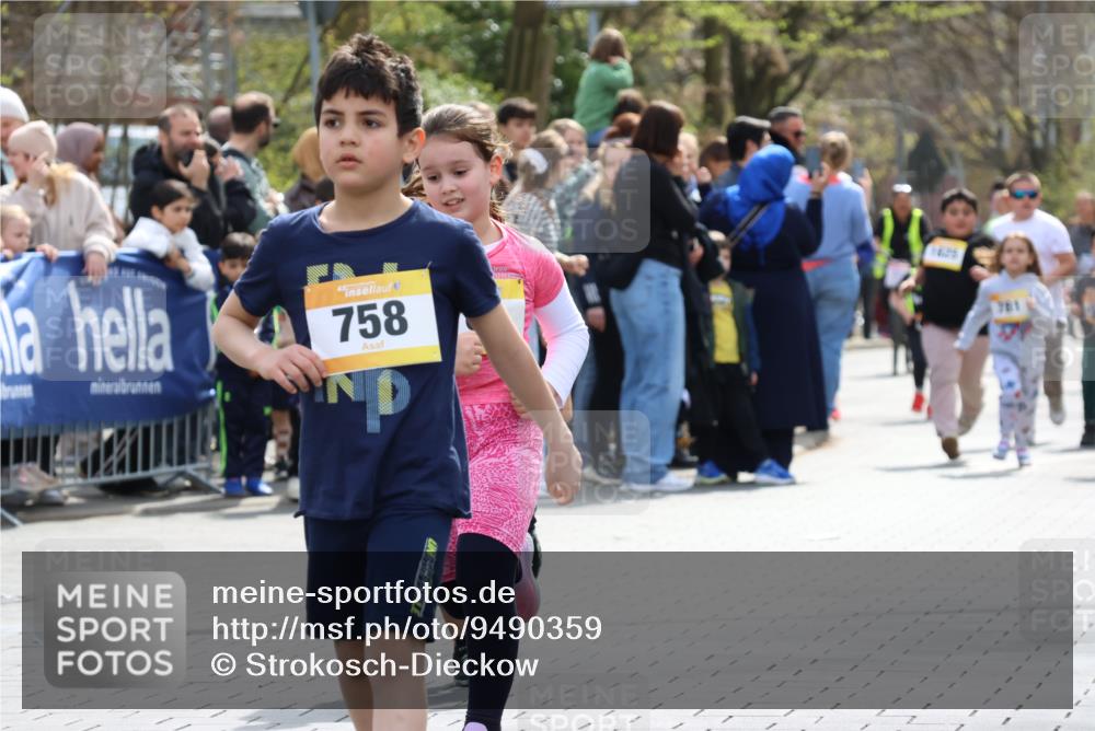 12.04.2026 - 45. Internationalen Wilhelmsburger Insellauf Strokosch-Dieckow http://msf.ph/oto/9490359 12.04.2026 14:22:48 Ziel 780, 743, 778, 779, 68, 757, 755, 765, 569, 766, 1625, 784, 1000 meine-sportfotos.de