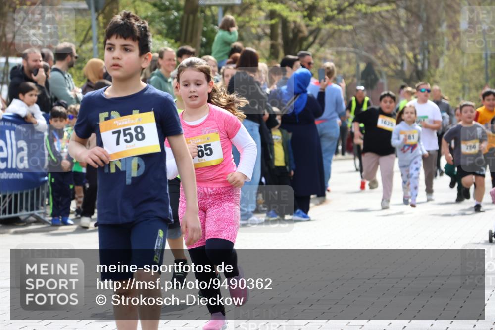 12.04.2026 - 45. Internationalen Wilhelmsburger Insellauf Strokosch-Dieckow http://msf.ph/oto/9490362 12.04.2026 14:22:47 Ziel 780, 743, 778, 779, 68, 757, 755, 765, 569, 766, 1625, 784 meine-sportfotos.de