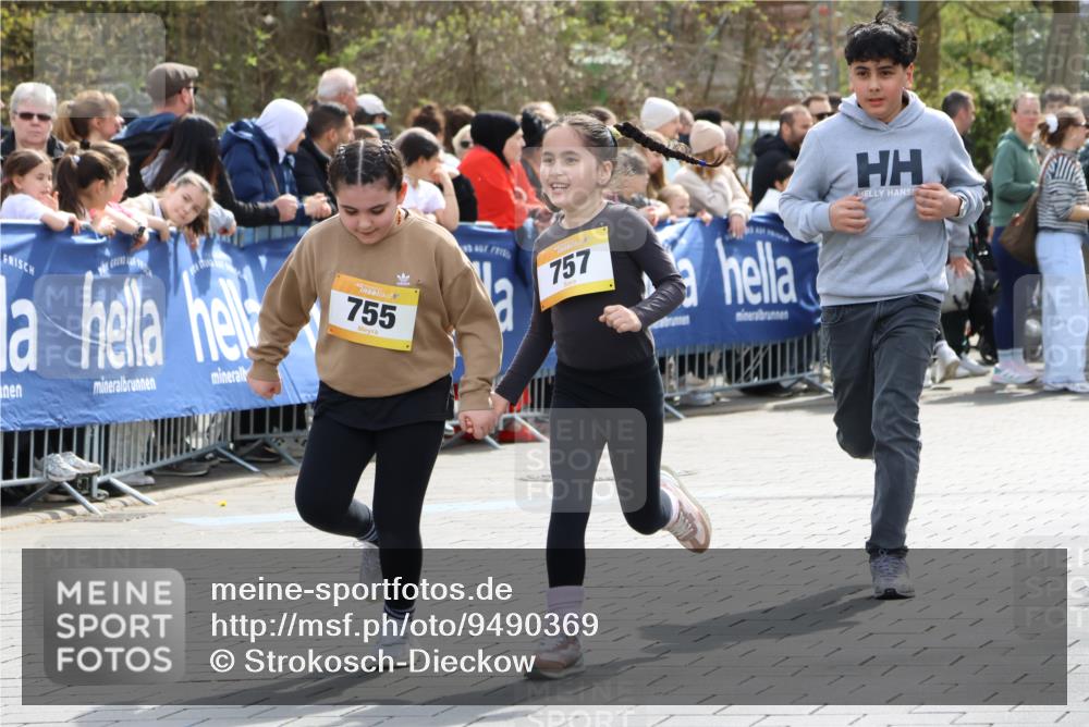 12.04.2026 - 45. Internationalen Wilhelmsburger Insellauf Strokosch-Dieckow http://msf.ph/oto/9490369 12.04.2026 14:22:45 Ziel 1609, 780, 743, 778, 779, 68, 757, 755, 765, 569, 766 meine-sportfotos.de