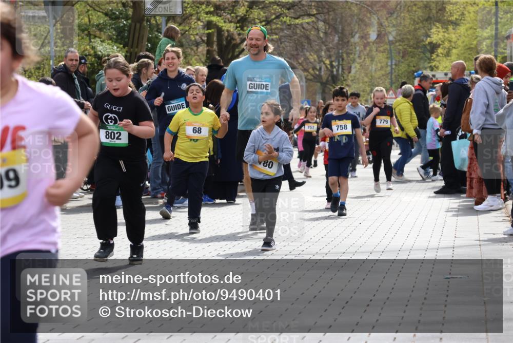 12.04.2026 - 45. Internationalen Wilhelmsburger Insellauf Strokosch-Dieckow http://msf.ph/oto/9490401 12.04.2026 14:22:36 Ziel 670, 327, 1609, 780 meine-sportfotos.de