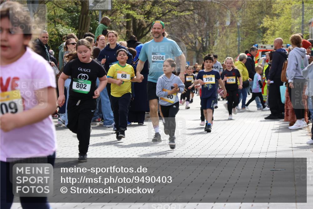 12.04.2026 - 45. Internationalen Wilhelmsburger Insellauf Strokosch-Dieckow http://msf.ph/oto/9490403 12.04.2026 14:22:36 Ziel 670, 327, 1609, 780 meine-sportfotos.de