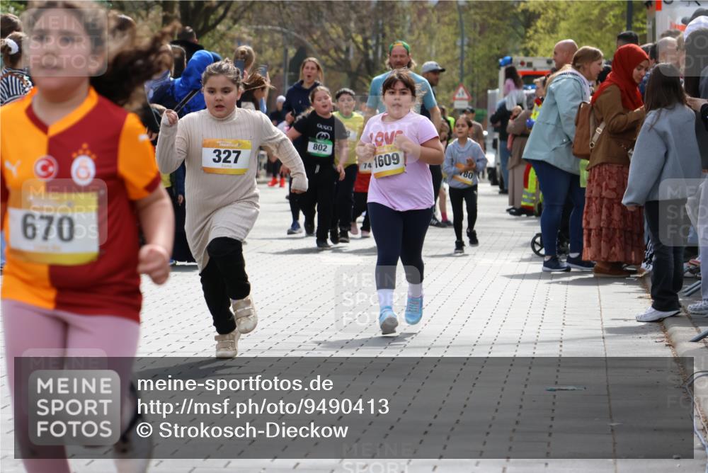 12.04.2026 - 45. Internationalen Wilhelmsburger Insellauf Strokosch-Dieckow http://msf.ph/oto/9490413 12.04.2026 14:22:31 Ziel 315, 973, 555, 1629, 56, 670, 327 meine-sportfotos.de