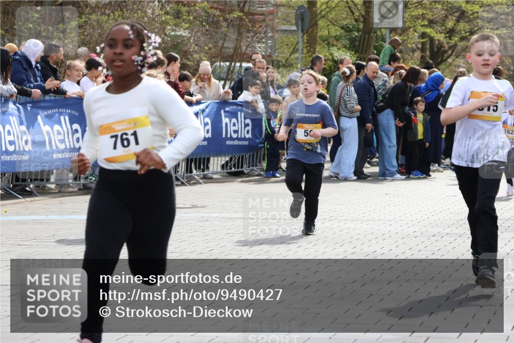12.04.2026 - 45. Internationalen Wilhelmsburger Insellauf Strokosch-Dieckow http://msf.ph/oto/9490427 12.04.2026 14:22:24 Ziel 580, 835, 752, 761, 559, 315, 973, 555, 1629, 56 meine-sportfotos.de