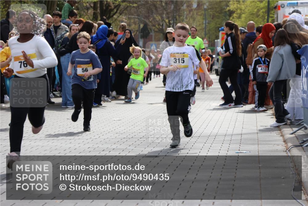 12.04.2026 - 45. Internationalen Wilhelmsburger Insellauf Strokosch-Dieckow http://msf.ph/oto/9490435 12.04.2026 14:22:22 Ziel 124, 731, 739, 580, 835, 752, 761, 559, 315, 973, 555, 1629, 56 meine-sportfotos.de