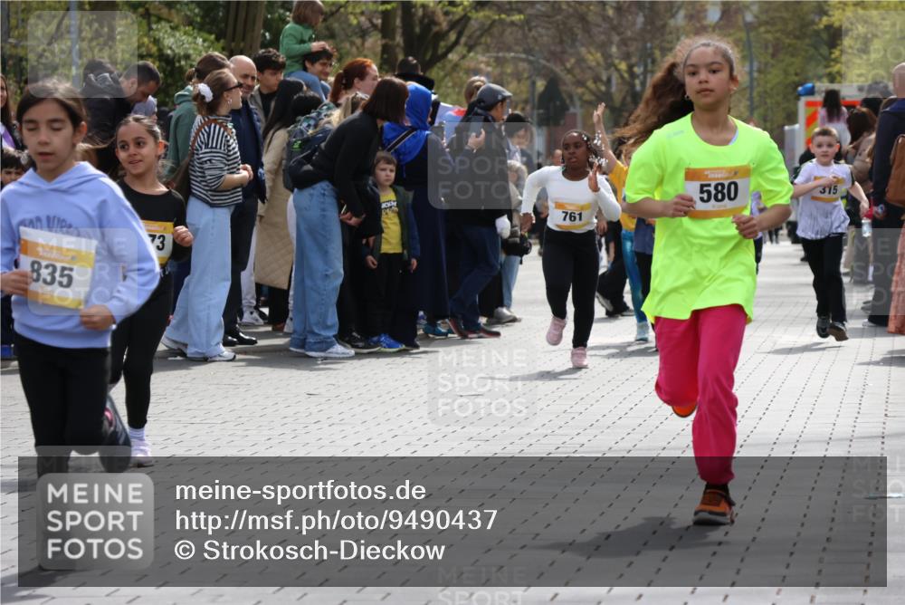 12.04.2026 - 45. Internationalen Wilhelmsburger Insellauf Strokosch-Dieckow http://msf.ph/oto/9490437 12.04.2026 14:22:19 Ziel 805, 272, 124, 731, 739, 580, 835, 752, 761, 559, 315, 973 meine-sportfotos.de