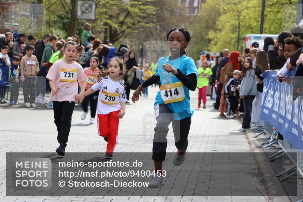 12.04.2026 - 45. Internationalen Wilhelmsburger Insellauf Strokosch-Dieckow http://msf.ph/oto/9490453 12.04.2026 14:22:14 Ziel 1615, 289, 668, 926, 981, 1620, 414, 805, 272, 124, 731, 739 meine-sportfotos.de