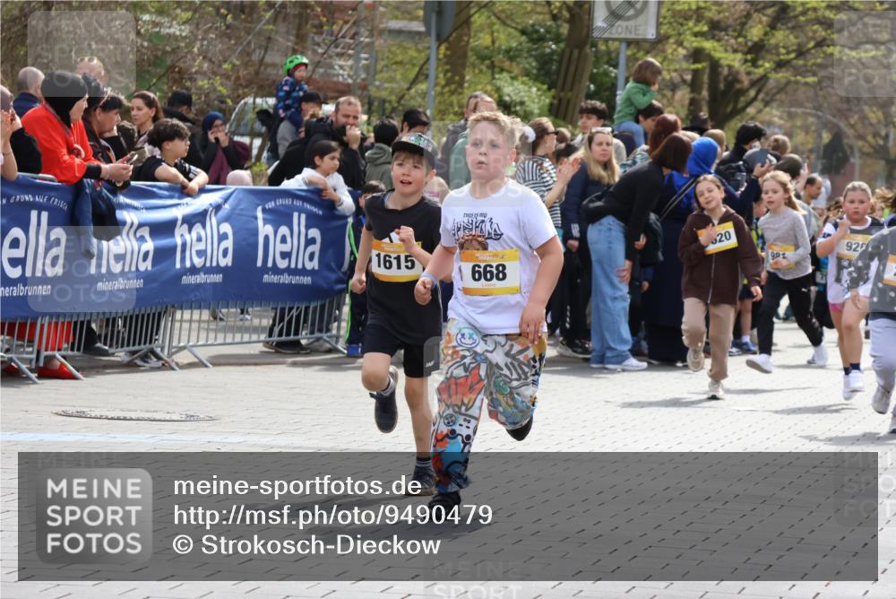 12.04.2026 - 45. Internationalen Wilhelmsburger Insellauf Strokosch-Dieckow http://msf.ph/oto/9490479 12.04.2026 14:22:06 Ziel 636, 612, 321, 695, 798, 971, 807, 685, 794, 1615, 289, 668, 926, 981, 1620, 414 meine-sportfotos.de