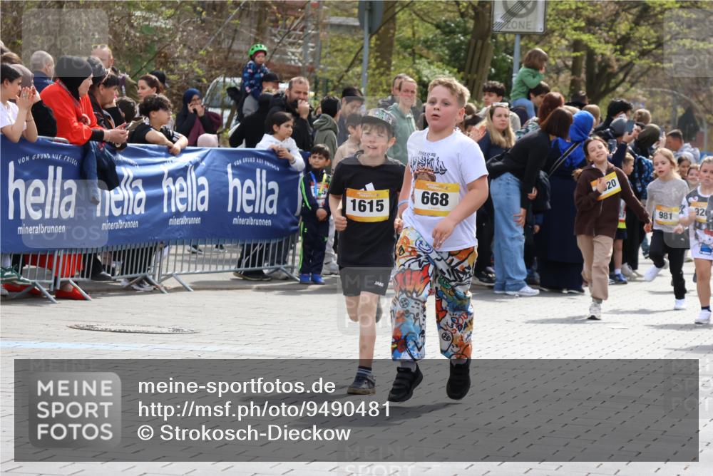 12.04.2026 - 45. Internationalen Wilhelmsburger Insellauf Strokosch-Dieckow http://msf.ph/oto/9490481 12.04.2026 14:22:06 Ziel 636, 612, 321, 695, 798, 971, 807, 685, 794, 1615, 289, 668, 926, 981, 1620, 414 meine-sportfotos.de