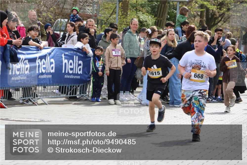 12.04.2026 - 45. Internationalen Wilhelmsburger Insellauf Strokosch-Dieckow http://msf.ph/oto/9490485 12.04.2026 14:22:05 Ziel 227, 636, 612, 321, 695, 798, 971, 807, 685, 794, 1615, 289, 668, 926, 981 meine-sportfotos.de