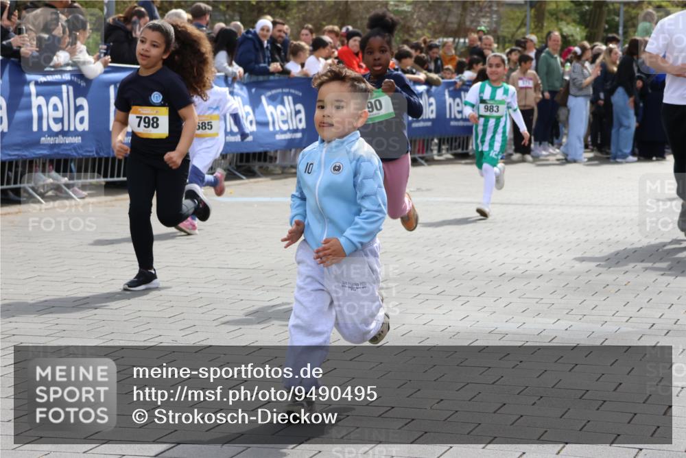 12.04.2026 - 45. Internationalen Wilhelmsburger Insellauf Strokosch-Dieckow http://msf.ph/oto/9490495 12.04.2026 14:22:01 Ziel 409, 595, 673, 924, 824, 227, 636, 612, 321, 695, 798, 971, 807, 685, 794 meine-sportfotos.de