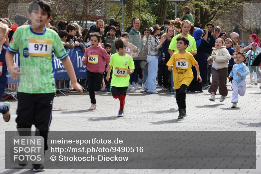 12.04.2026 - 45. Internationalen Wilhelmsburger Insellauf Strokosch-Dieckow http://msf.ph/oto/9490516 12.04.2026 14:21:56 Ziel 974, 482, 236, 810, 488, 814, 95, 409, 595, 673, 924, 824, 227, 636, 612, 321, 695, 798, 971 meine-sportfotos.de