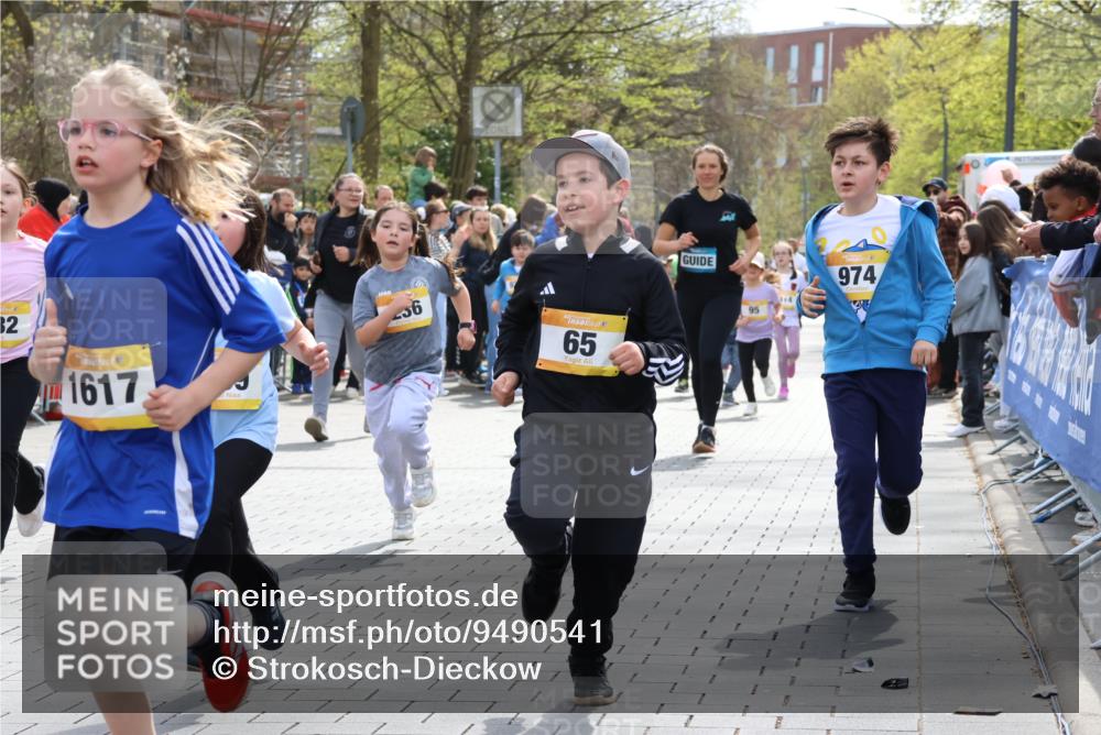 12.04.2026 - 45. Internationalen Wilhelmsburger Insellauf Strokosch-Dieckow http://msf.ph/oto/9490541 12.04.2026 14:21:48 Ziel 66, 136, 729, 769, 646, 159, 1622, 317, 283, 134, 316, 792, 763, 255, 65, 1617, 969, 799, 974, 482, 236, 810, 488, 814, 95 meine-sportfotos.de