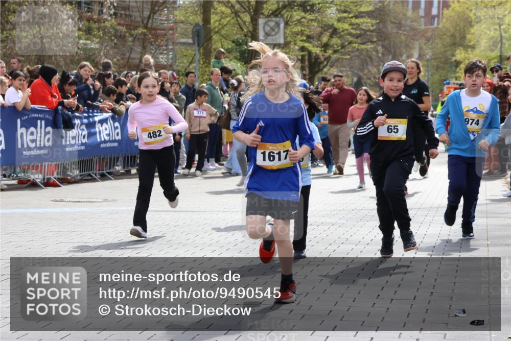 12.04.2026 - 45. Internationalen Wilhelmsburger Insellauf Strokosch-Dieckow http://msf.ph/oto/9490545 12.04.2026 14:21:47 Ziel 234, 111, 66, 136, 729, 769, 646, 159, 1622, 317, 283, 134, 316, 792, 763, 255, 65, 1617, 969, 799, 974, 482, 236, 810, 488, 814 meine-sportfotos.de