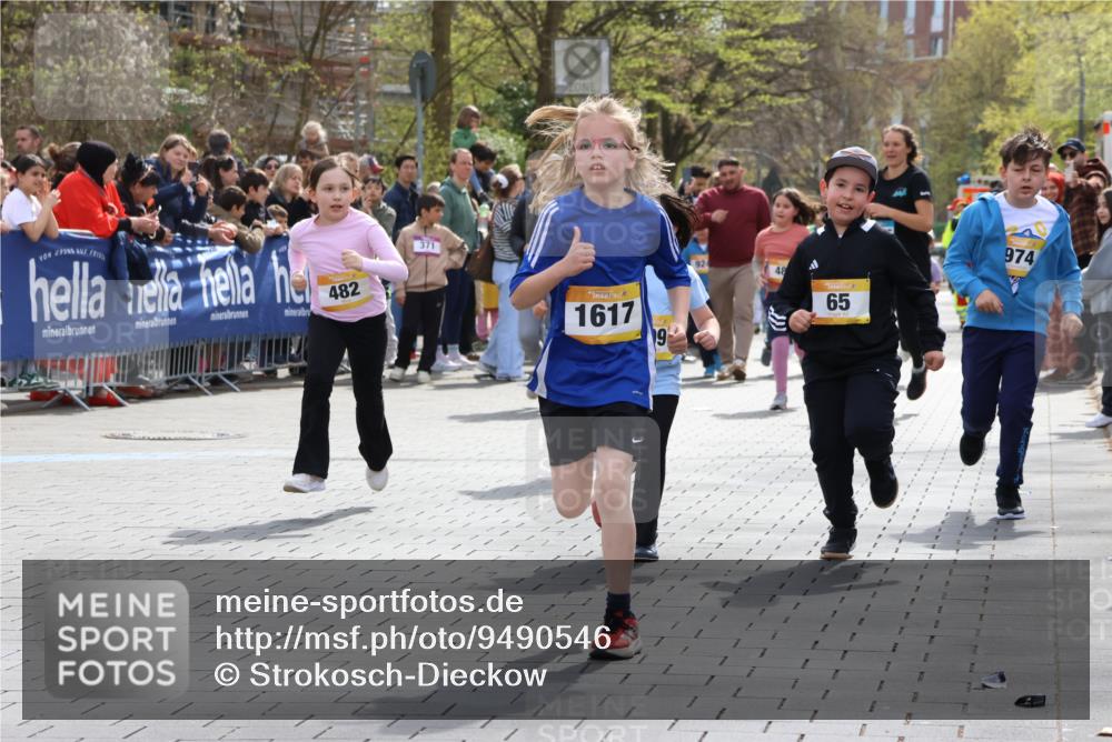 12.04.2026 - 45. Internationalen Wilhelmsburger Insellauf Strokosch-Dieckow http://msf.ph/oto/9490546 12.04.2026 14:21:47 Ziel 234, 111, 66, 136, 729, 769, 646, 159, 1622, 317, 283, 134, 316, 792, 763, 255, 65, 1617, 969, 799, 974, 482, 236, 810, 488, 814 meine-sportfotos.de