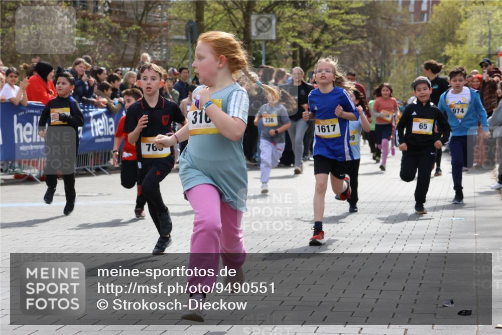 12.04.2026 - 45. Internationalen Wilhelmsburger Insellauf Strokosch-Dieckow http://msf.ph/oto/9490551 12.04.2026 14:21:46 Ziel 838, 234, 111, 66, 136, 729, 769, 646, 159, 1622, 317, 283, 134, 316, 792, 763, 255, 65, 1617, 969, 799, 974, 482, 236, 810, 488 meine-sportfotos.de