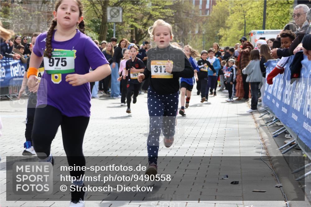 12.04.2026 - 45. Internationalen Wilhelmsburger Insellauf Strokosch-Dieckow http://msf.ph/oto/9490558 12.04.2026 14:21:44 Ziel 960, 838, 234, 111, 66, 136, 729, 769, 646, 159, 1622, 317, 283, 134, 316, 792, 763, 255, 65, 1617, 969, 799, 974, 482 meine-sportfotos.de