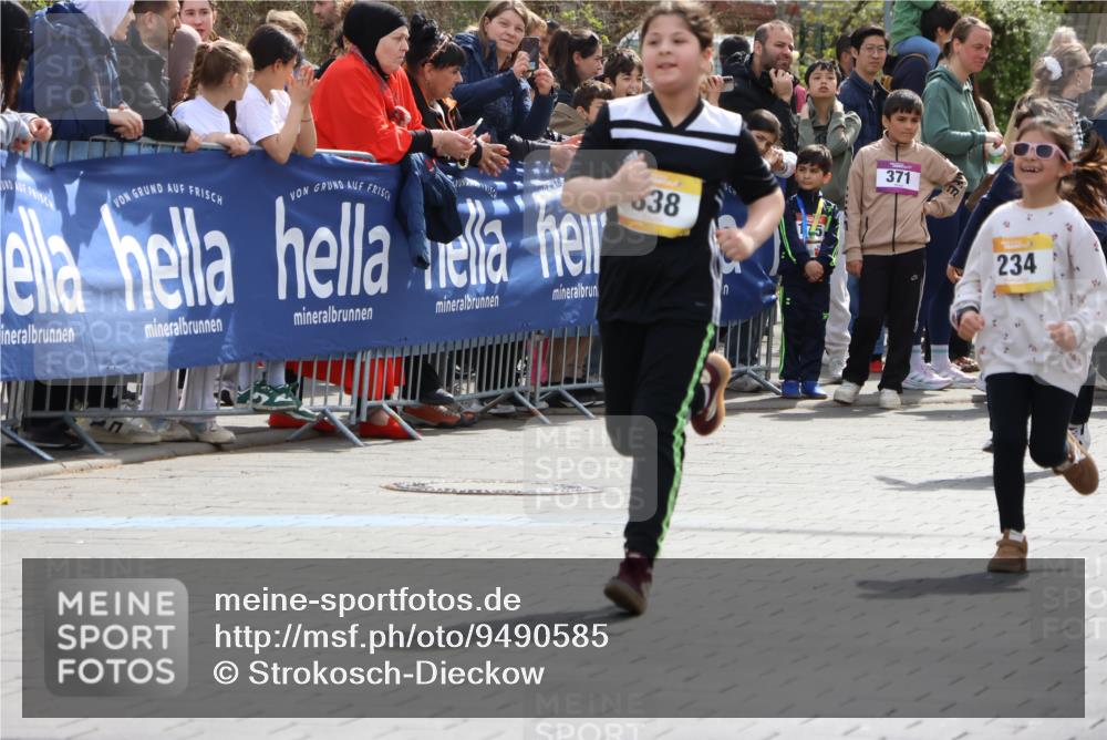 12.04.2026 - 45. Internationalen Wilhelmsburger Insellauf Strokosch-Dieckow http://msf.ph/oto/9490585 12.04.2026 14:21:39 Ziel 957, 823, 117, 558, 267, 657, 698, 678, 279, 960, 838, 234, 111, 66, 136, 729, 769, 646, 159, 1622, 317, 283, 134 meine-sportfotos.de