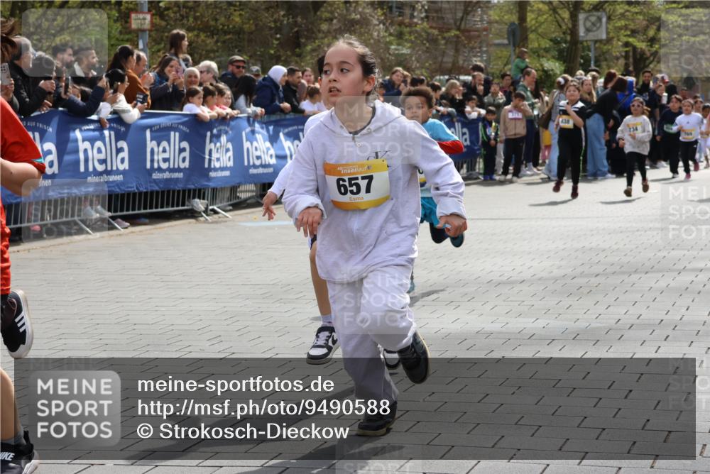 12.04.2026 - 45. Internationalen Wilhelmsburger Insellauf Strokosch-Dieckow http://msf.ph/oto/9490588 12.04.2026 14:21:38 Ziel 260, 957, 823, 117, 558, 267, 657, 698, 678, 279, 960, 838, 234, 111, 66, 136, 729, 769, 646, 159, 1622, 317, 283 meine-sportfotos.de