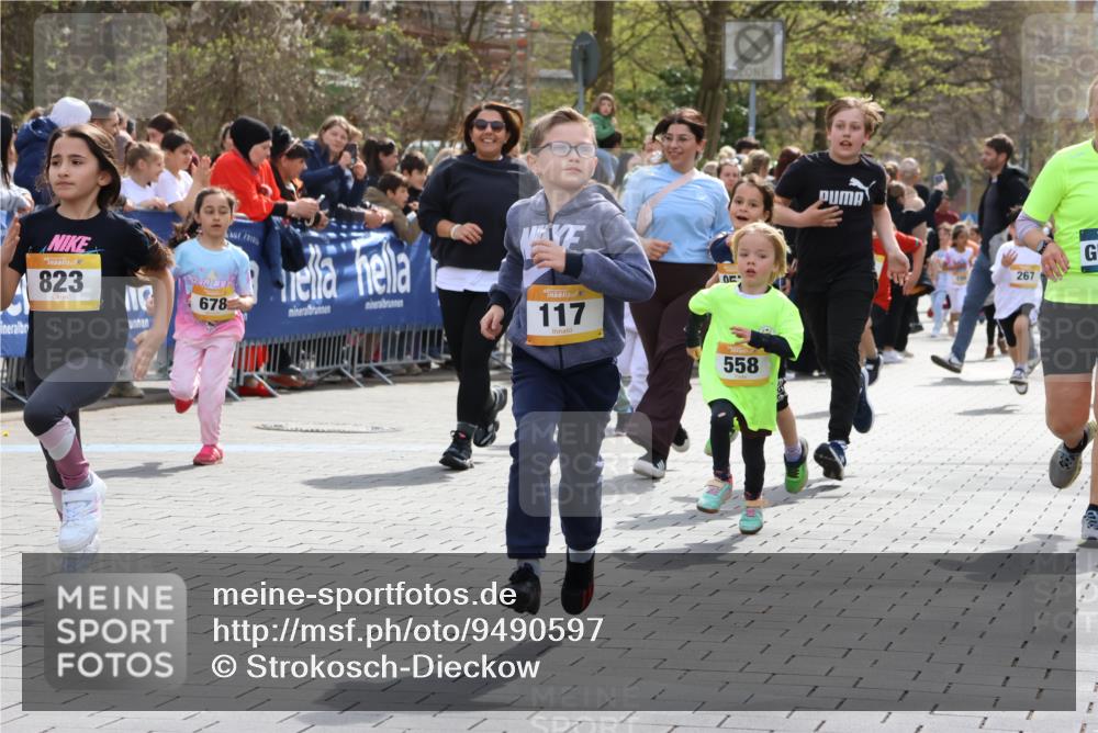 12.04.2026 - 45. Internationalen Wilhelmsburger Insellauf Strokosch-Dieckow http://msf.ph/oto/9490597 12.04.2026 14:21:34 Ziel 972, 1627, 951, 260, 957, 823, 117, 558, 267, 657, 698, 678, 279, 960, 838 meine-sportfotos.de