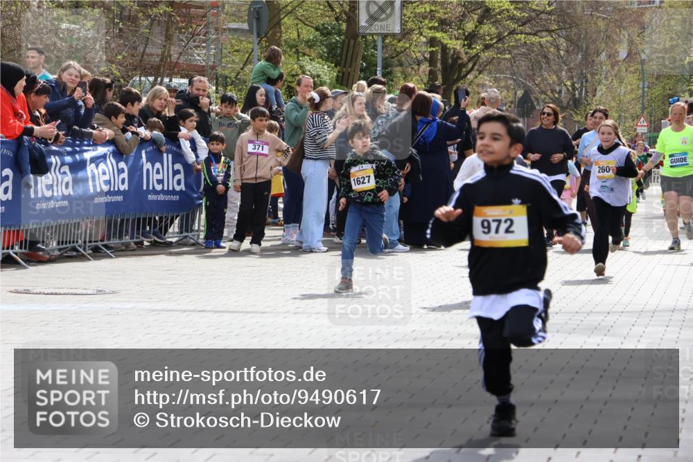 12.04.2026 - 45. Internationalen Wilhelmsburger Insellauf Strokosch-Dieckow http://msf.ph/oto/9490617 12.04.2026 14:21:28 Ziel 562, 309, 282, 528, 797, 984, 811, 128, 828, 1005, 925, 253, 988, 964, 972, 1627, 951, 260, 957, 823 meine-sportfotos.de