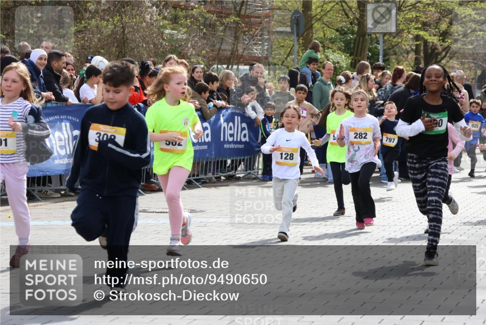 12.04.2026 - 45. Internationalen Wilhelmsburger Insellauf Strokosch-Dieckow http://msf.ph/oto/9490650 12.04.2026 14:21:20 Ziel 937, 263, 139, 1611, 629, 566, 564, 607, 980, 1630, 991, 302, 562, 309, 282, 528, 797, 984, 811, 128, 828, 1005, 925, 253 meine-sportfotos.de