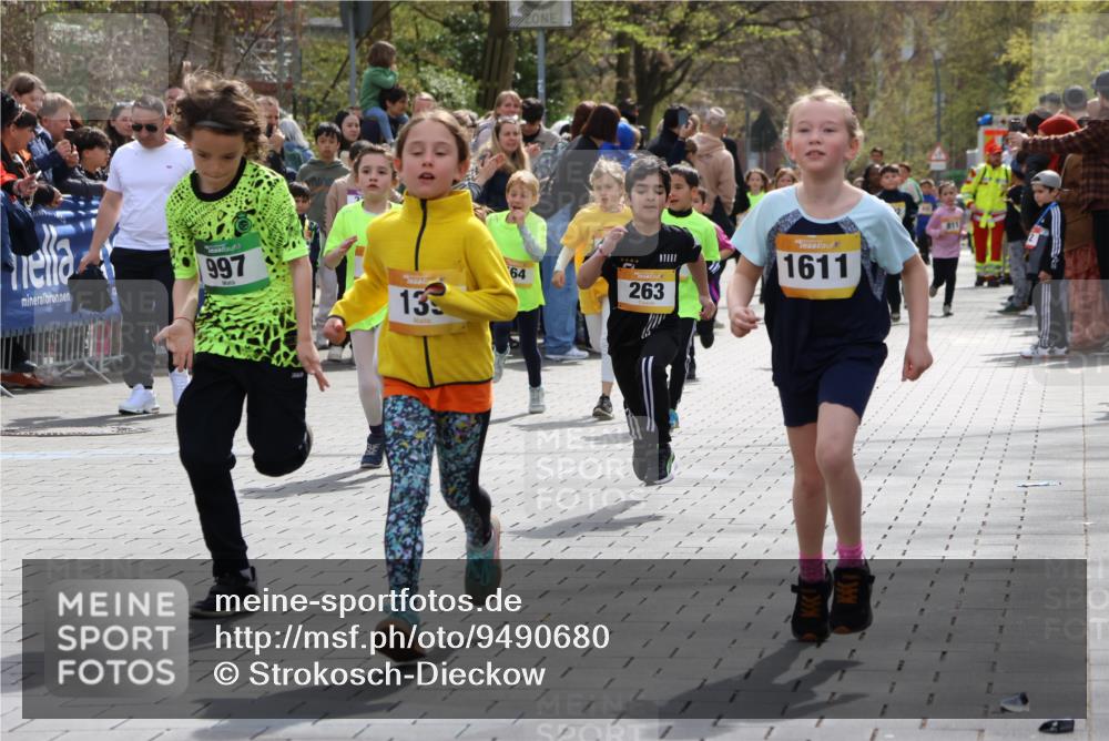 12.04.2026 - 45. Internationalen Wilhelmsburger Insellauf Strokosch-Dieckow http://msf.ph/oto/9490680 12.04.2026 14:21:13 Ziel 618, 241, 306, 1001, 130, 126, 460, 821, 99, 771, 62, 768, 937, 263, 139, 1611, 629, 566, 564, 607, 980 meine-sportfotos.de