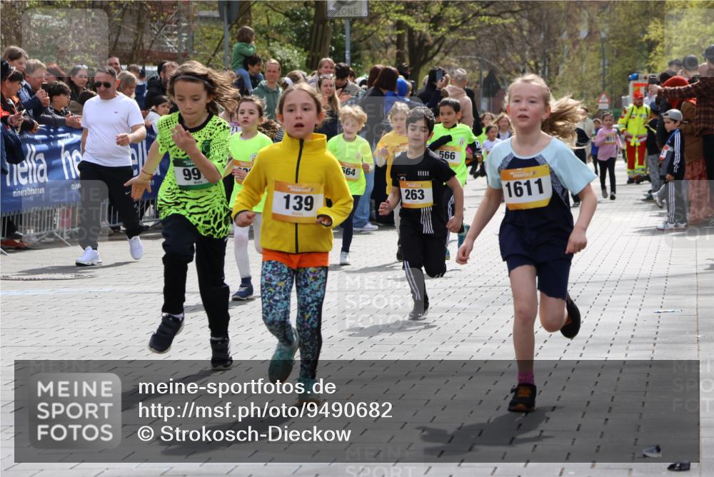 12.04.2026 - 45. Internationalen Wilhelmsburger Insellauf Strokosch-Dieckow http://msf.ph/oto/9490682 12.04.2026 14:21:13 Ziel 618, 241, 306, 1001, 130, 126, 460, 821, 99, 771, 62, 768, 937, 263, 139, 1611, 629, 566, 564, 607, 980 meine-sportfotos.de