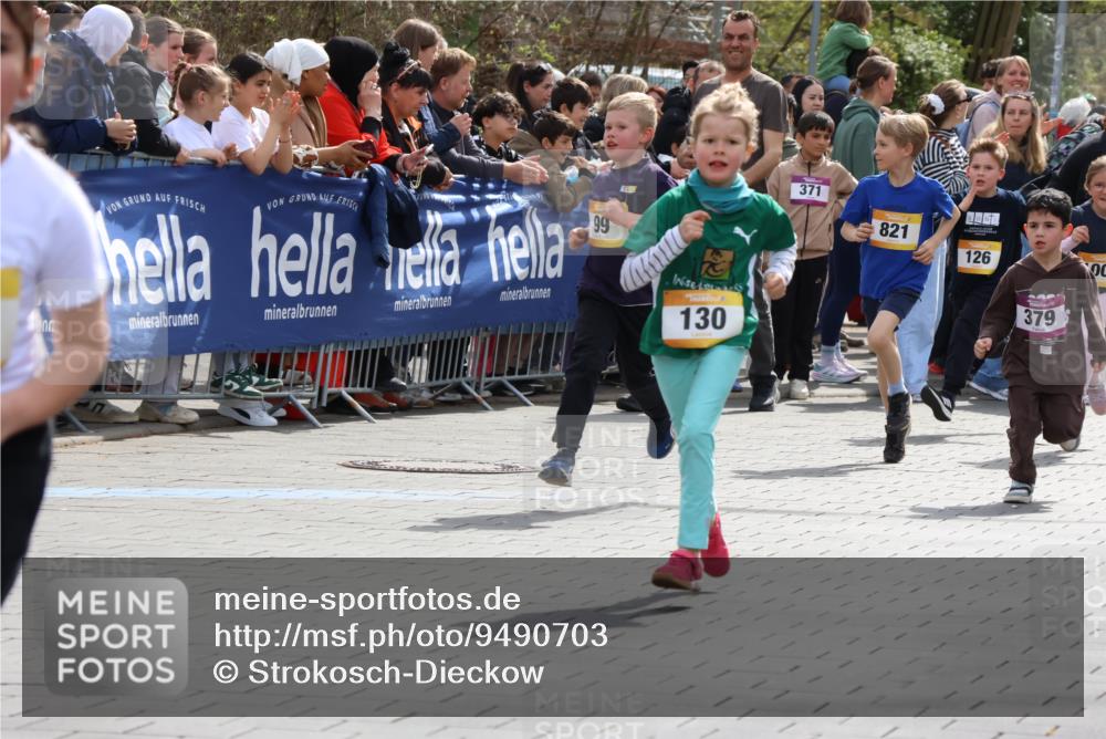 12.04.2026 - 45. Internationalen Wilhelmsburger Insellauf Strokosch-Dieckow http://msf.ph/oto/9490703 12.04.2026 14:21:07 Ziel 280, 149, 634, 812, 618, 241, 306, 1001, 130, 126, 460, 821, 99, 771, 62, 768 meine-sportfotos.de