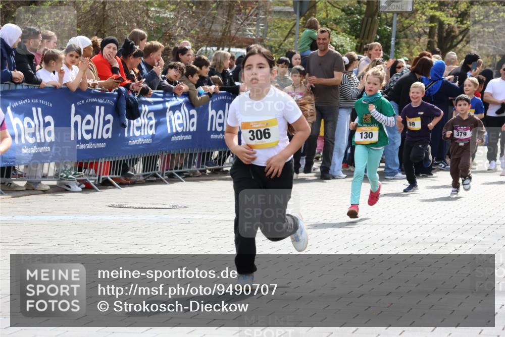 12.04.2026 - 45. Internationalen Wilhelmsburger Insellauf Strokosch-Dieckow http://msf.ph/oto/9490707 12.04.2026 14:21:06 Ziel 162, 280, 149, 634, 812, 618, 241, 306, 1001, 130, 126, 460, 821, 99, 771, 62, 768 meine-sportfotos.de