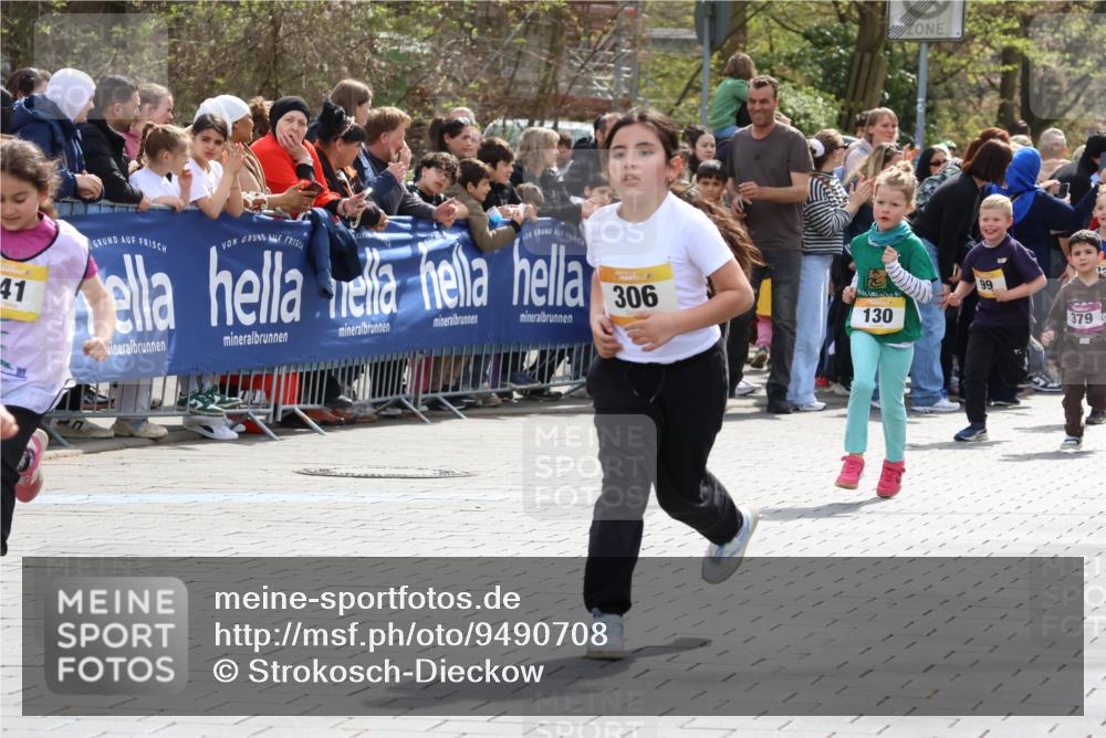 12.04.2026 - 45. Internationalen Wilhelmsburger Insellauf Strokosch-Dieckow http://msf.ph/oto/9490708 12.04.2026 14:21:06 Ziel 162, 280, 149, 634, 812, 618, 241, 306, 1001, 130, 126, 460, 821, 99, 771, 62, 768 meine-sportfotos.de