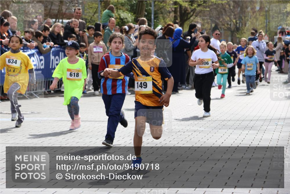 12.04.2026 - 45. Internationalen Wilhelmsburger Insellauf Strokosch-Dieckow http://msf.ph/oto/9490718 12.04.2026 14:21:03 Ziel 107, 818, 732, 756, 1603, 162, 280, 149, 634, 812, 618, 241, 306, 1001 meine-sportfotos.de