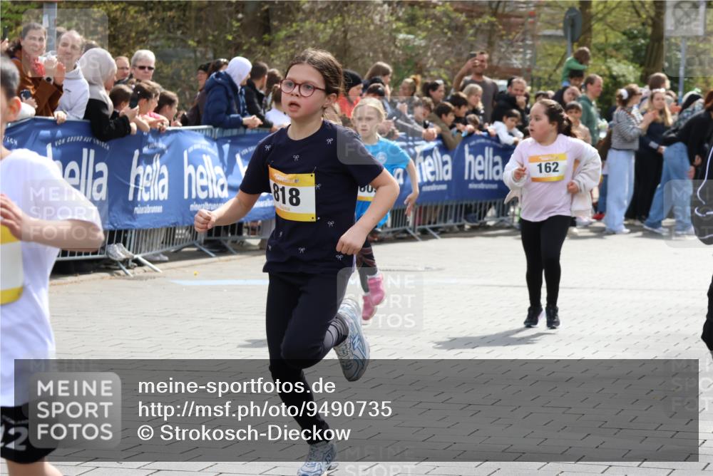 12.04.2026 - 45. Internationalen Wilhelmsburger Insellauf Strokosch-Dieckow http://msf.ph/oto/9490735 12.04.2026 14:20:58 Ziel 257, 463, 437, 1616, 692, 696, 107, 818, 732, 756, 1603, 162, 280, 149 meine-sportfotos.de