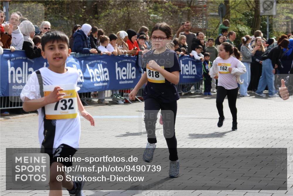 12.04.2026 - 45. Internationalen Wilhelmsburger Insellauf Strokosch-Dieckow http://msf.ph/oto/9490739 12.04.2026 14:20:58 Ziel 257, 463, 437, 1616, 692, 696, 107, 818, 732, 756, 1603, 162, 280, 149 meine-sportfotos.de
