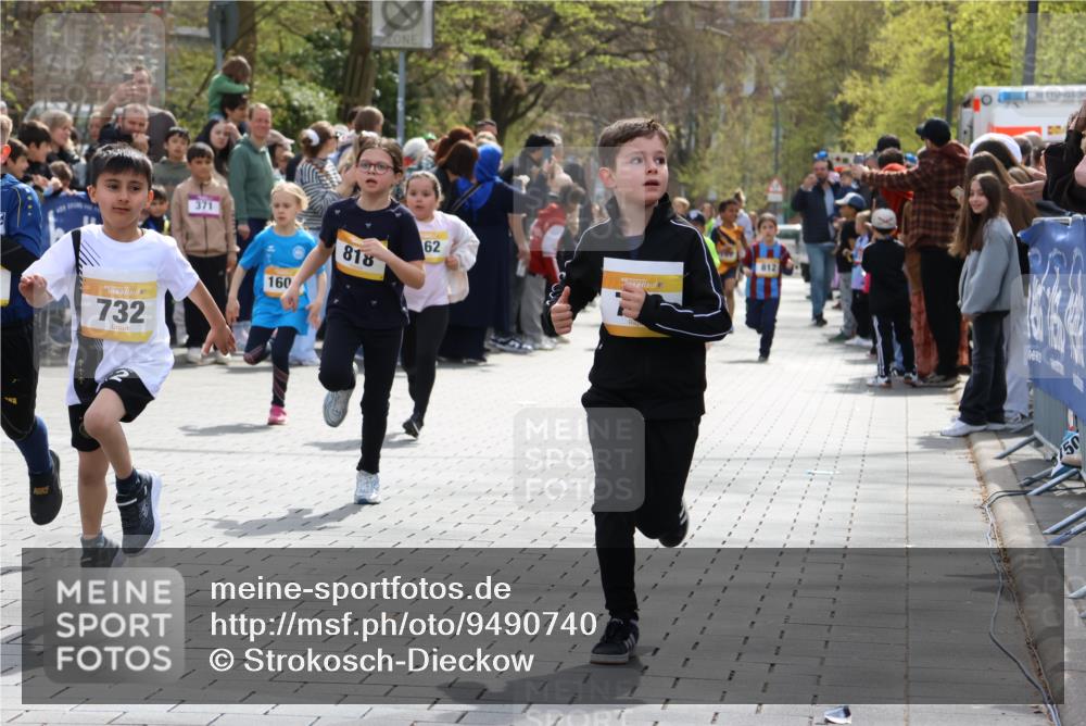 12.04.2026 - 45. Internationalen Wilhelmsburger Insellauf Strokosch-Dieckow http://msf.ph/oto/9490740 12.04.2026 14:20:56 Ziel 760, 257, 463, 437, 1616, 692, 696, 107, 818, 732, 756, 1603, 162 meine-sportfotos.de