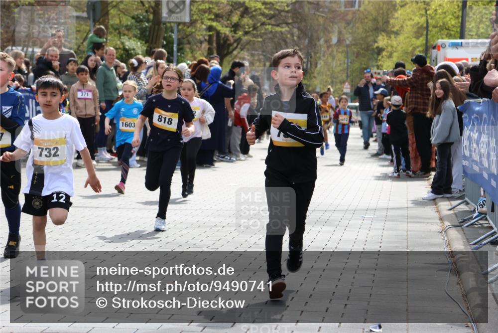 12.04.2026 - 45. Internationalen Wilhelmsburger Insellauf Strokosch-Dieckow http://msf.ph/oto/9490741 12.04.2026 14:20:56 Ziel 760, 257, 463, 437, 1616, 692, 696, 107, 818, 732, 756, 1603, 162 meine-sportfotos.de