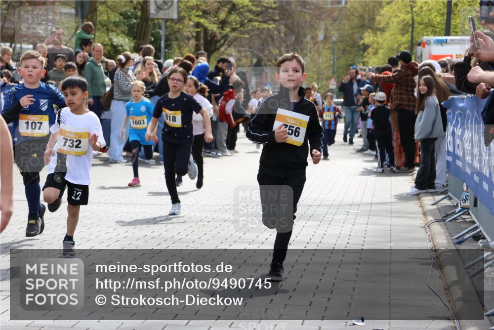 12.04.2026 - 45. Internationalen Wilhelmsburger Insellauf Strokosch-Dieckow http://msf.ph/oto/9490745 12.04.2026 14:20:56 Ziel 760, 257, 463, 437, 1616, 692, 696, 107, 818, 732, 756, 1603, 162 meine-sportfotos.de