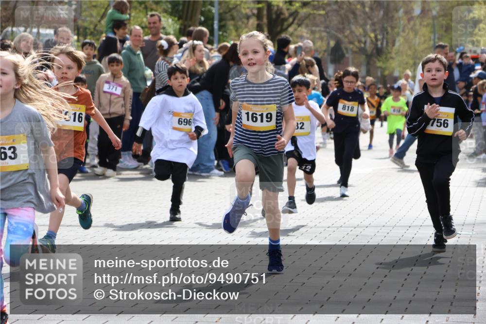 12.04.2026 - 45. Internationalen Wilhelmsburger Insellauf Strokosch-Dieckow http://msf.ph/oto/9490751 12.04.2026 14:20:54 Ziel 1605, 278, 760, 257, 463, 437, 1616, 692, 696, 107, 818, 732, 756, 1603, 162 meine-sportfotos.de