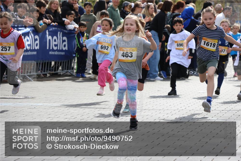 12.04.2026 - 45. Internationalen Wilhelmsburger Insellauf Strokosch-Dieckow http://msf.ph/oto/9490752 12.04.2026 14:20:54 Ziel 1605, 278, 760, 257, 463, 437, 1616, 692, 696, 107, 818, 732, 756, 1603, 162 meine-sportfotos.de