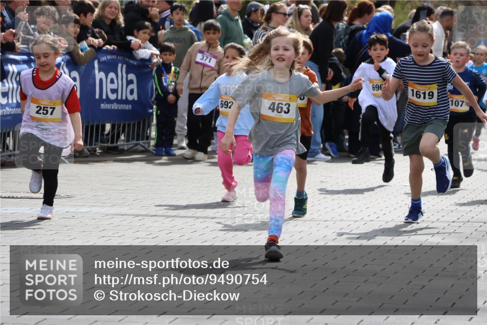 12.04.2026 - 45. Internationalen Wilhelmsburger Insellauf Strokosch-Dieckow http://msf.ph/oto/9490754 12.04.2026 14:20:53 Ziel 324, 299, 1605, 278, 760, 257, 463, 437, 1616, 692, 696, 107, 818, 732, 756, 1603 meine-sportfotos.de