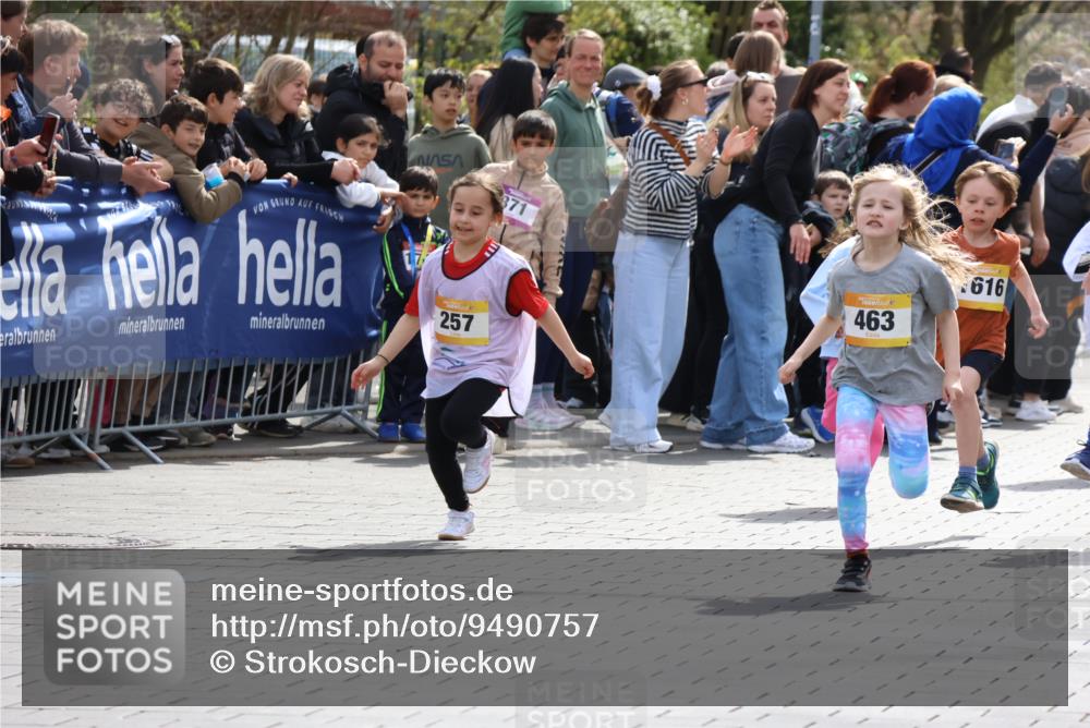 12.04.2026 - 45. Internationalen Wilhelmsburger Insellauf Strokosch-Dieckow http://msf.ph/oto/9490757 12.04.2026 14:20:53 Ziel 324, 299, 1605, 278, 760, 257, 463, 437, 1616, 692, 696, 107, 818, 732, 756, 1603 meine-sportfotos.de