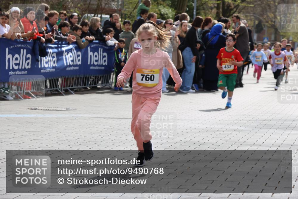 12.04.2026 - 45. Internationalen Wilhelmsburger Insellauf Strokosch-Dieckow http://msf.ph/oto/9490768 12.04.2026 14:20:49 Ziel 431, 135, 545, 537, 30, 133, 977, 84, 1606, 473, 956, 467, 324, 299, 1605, 278, 760, 257, 463, 437, 1616, 692 meine-sportfotos.de