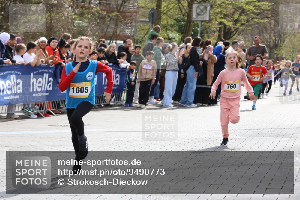 12.04.2026 - 45. Internationalen Wilhelmsburger Insellauf Strokosch-Dieckow http://msf.ph/oto/9490773 12.04.2026 14:20:48 Ziel 318, 539, 431, 135, 545, 537, 30, 133, 977, 84, 1606, 473, 956, 467, 324, 299, 1605, 278, 760, 257, 463 meine-sportfotos.de