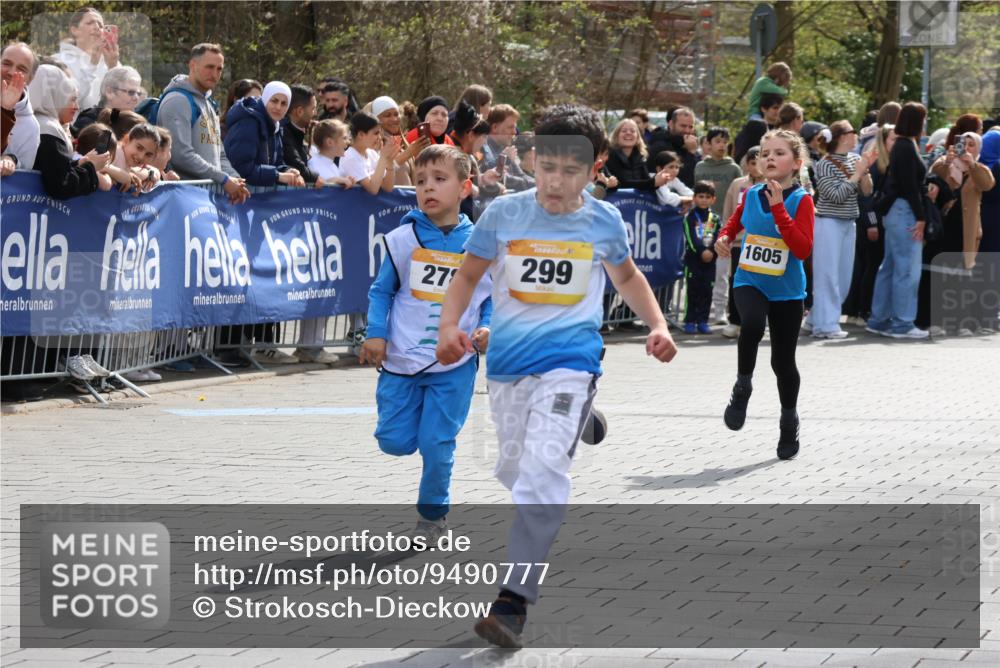 12.04.2026 - 45. Internationalen Wilhelmsburger Insellauf Strokosch-Dieckow http://msf.ph/oto/9490777 12.04.2026 14:20:47 Ziel 285, 1073, 767, 404, 318, 539, 431, 135, 545, 537, 30, 133, 977, 84, 1606, 473, 956, 467, 324, 299, 1605, 278, 760 meine-sportfotos.de
