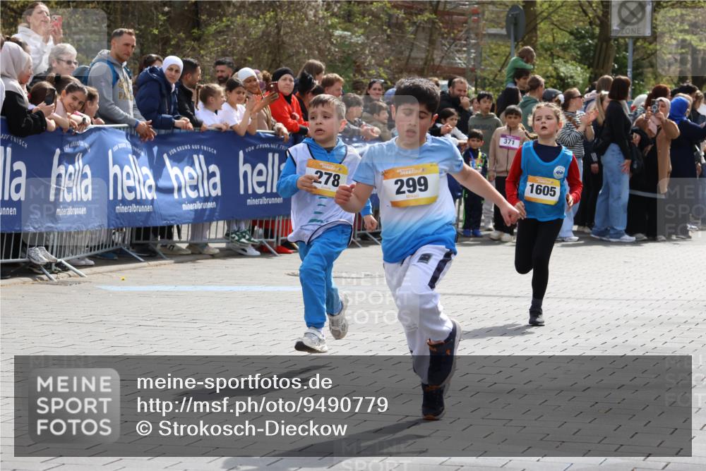 12.04.2026 - 45. Internationalen Wilhelmsburger Insellauf Strokosch-Dieckow http://msf.ph/oto/9490779 12.04.2026 14:20:47 Ziel 285, 1073, 767, 404, 318, 539, 431, 135, 545, 537, 30, 133, 977, 84, 1606, 473, 956, 467, 324, 299, 1605, 278, 760 meine-sportfotos.de
