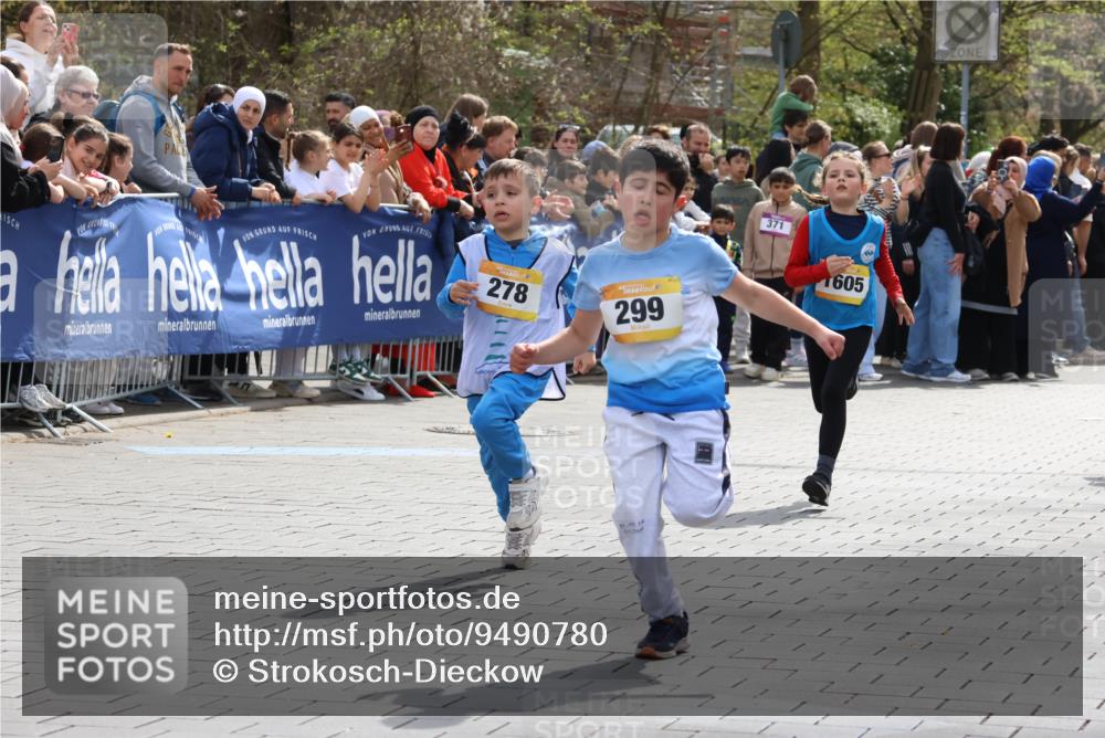 12.04.2026 - 45. Internationalen Wilhelmsburger Insellauf Strokosch-Dieckow http://msf.ph/oto/9490780 12.04.2026 14:20:47 Ziel 285, 1073, 767, 404, 318, 539, 431, 135, 545, 537, 30, 133, 977, 84, 1606, 473, 956, 467, 324, 299, 1605, 278, 760 meine-sportfotos.de