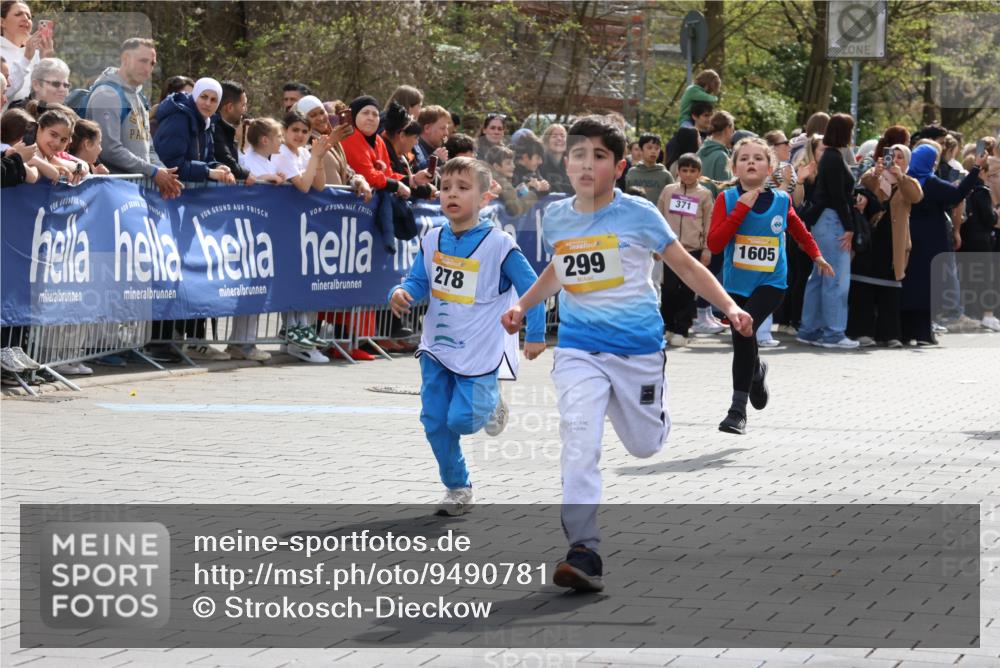 12.04.2026 - 45. Internationalen Wilhelmsburger Insellauf Strokosch-Dieckow http://msf.ph/oto/9490781 12.04.2026 14:20:47 Ziel 285, 1073, 767, 404, 318, 539, 431, 135, 545, 537, 30, 133, 977, 84, 1606, 473, 956, 467, 324, 299, 1605, 278, 760 meine-sportfotos.de